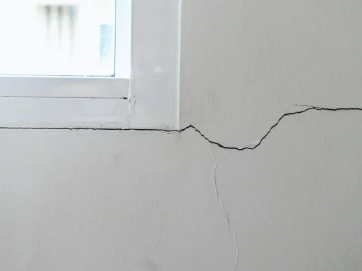 Cómo Reparar Fisuras y Grietas en tu Vivienda Tras los Terremotos de Granada Cómo Reparar Fisuras y Grietas en tu Vivienda Tras los Terremotos de Granada